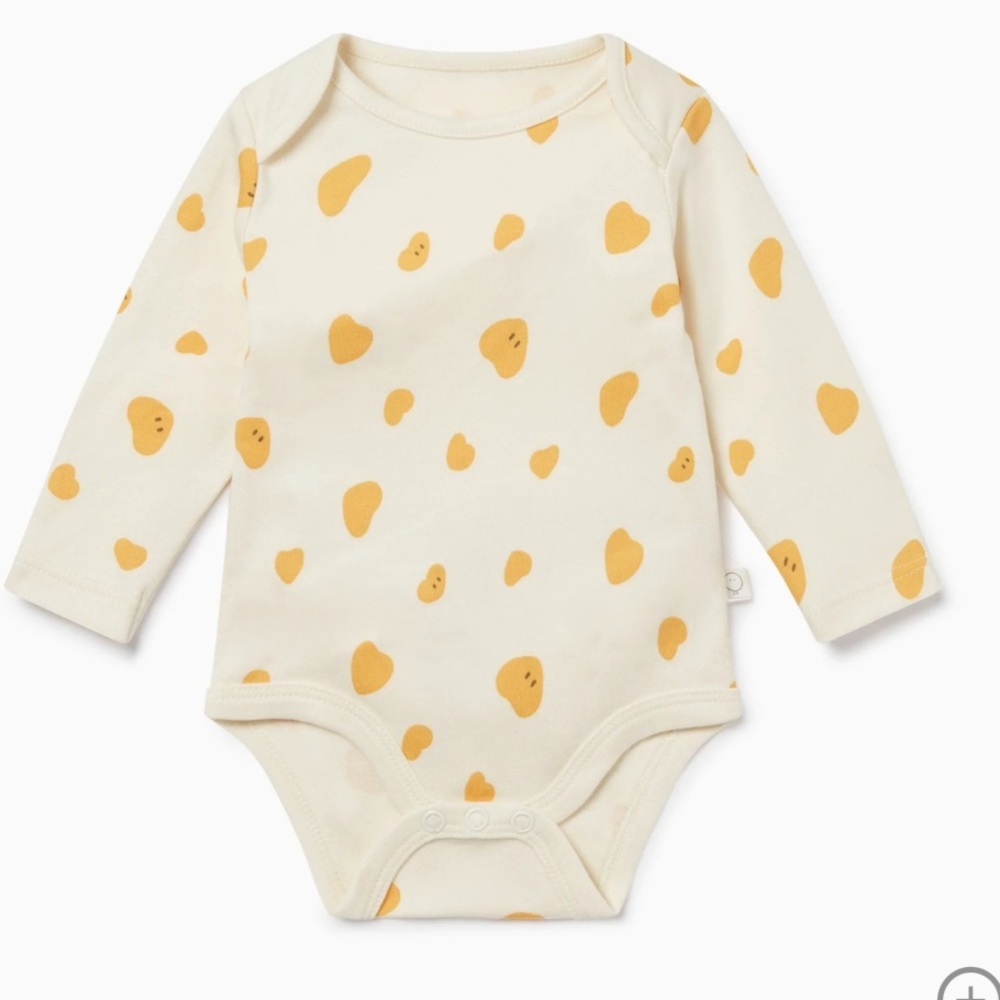 Mori Adorable Cream and Orange Heart Print Baby Onesie 💛